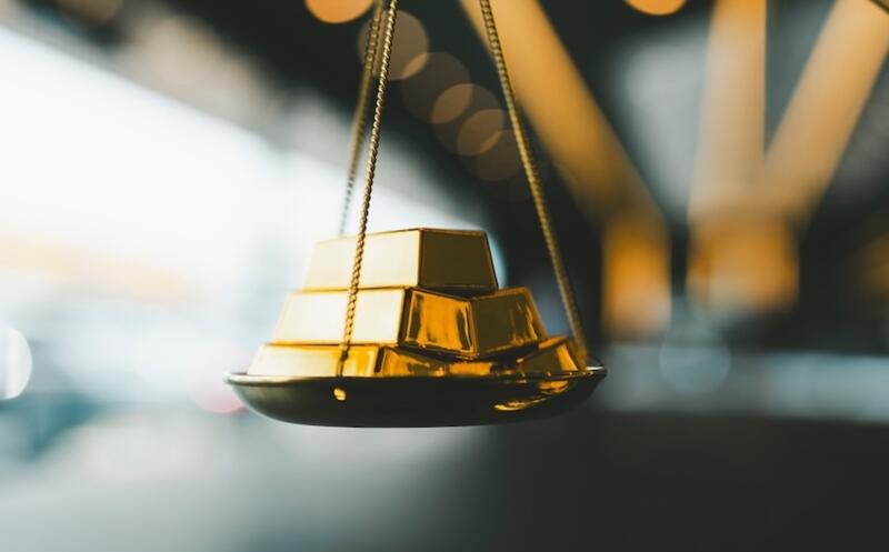 Individuals Favor Gold Over Bitcoin