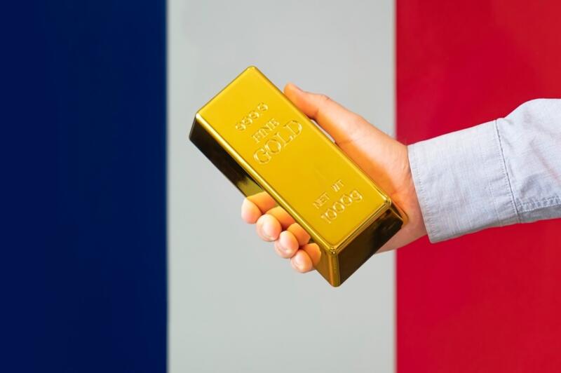 What is the (True) Amount of Gold Held by the French?